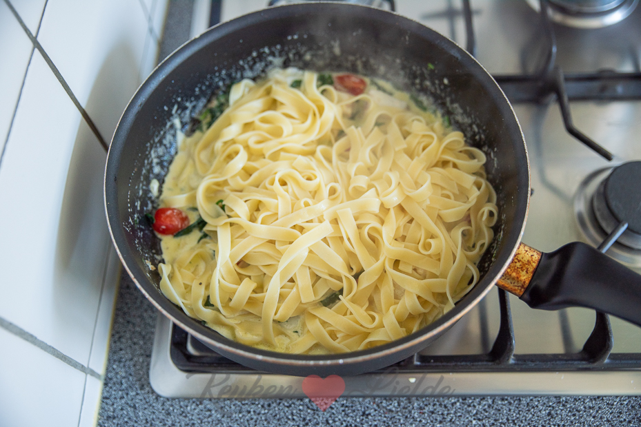 Tagliatelle met romige spinazie en kabeljauw