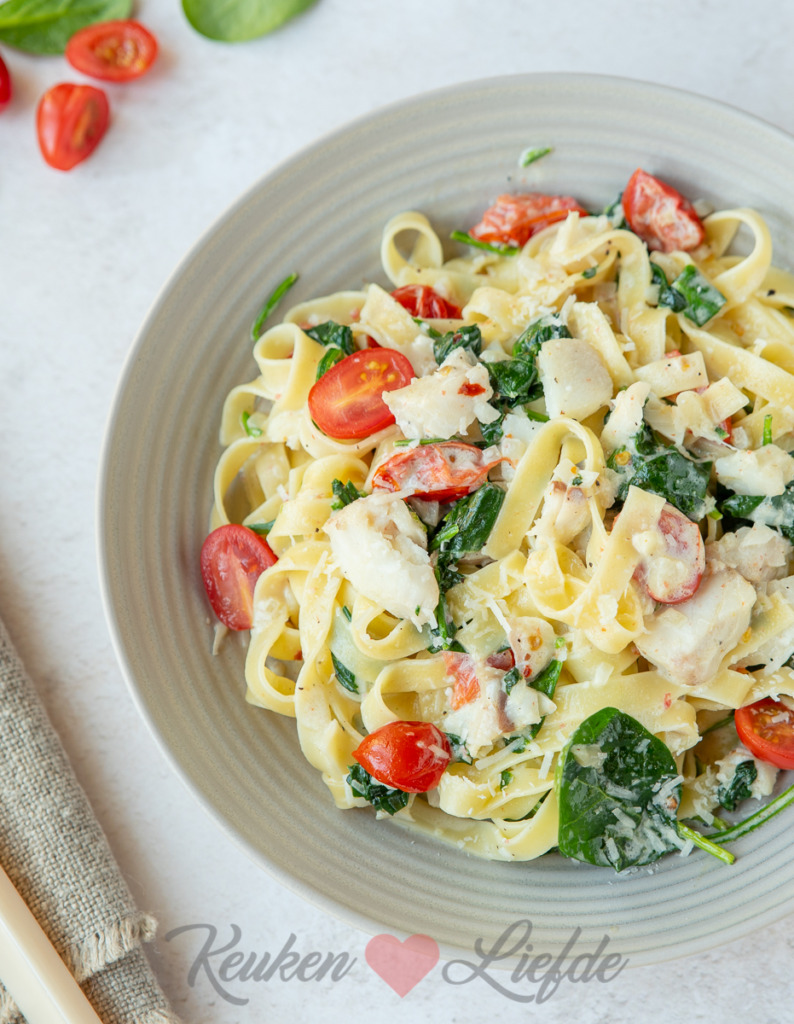 Tagliatelle met romige spinazie en kabeljauw Tagliatelle met romige spinazie en kabeljauw