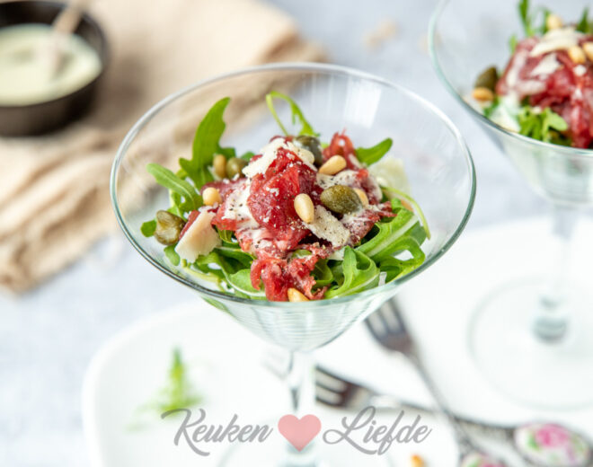 Breng de dressing aan en server direct