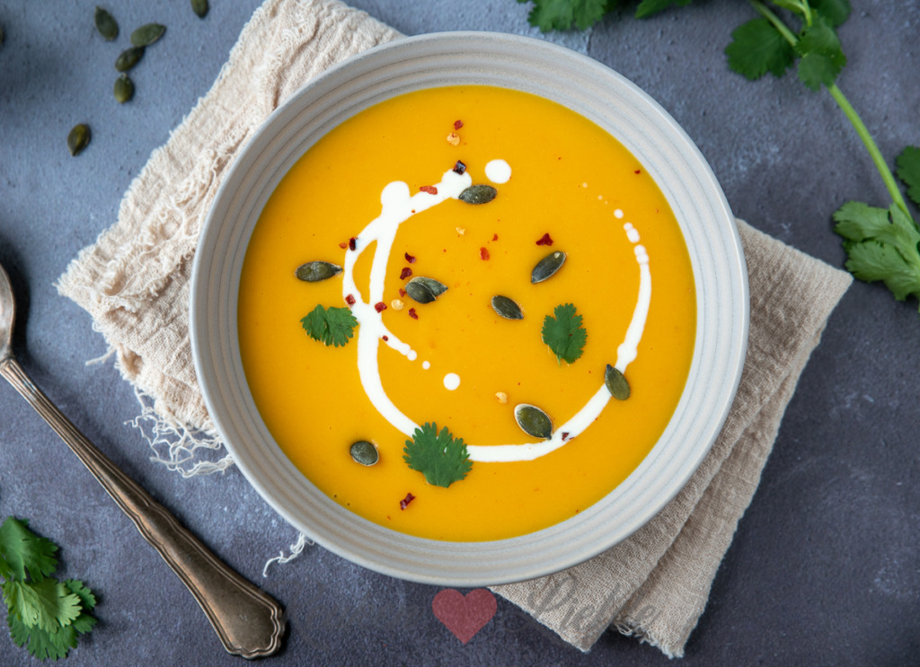 Pompoen-wortelsoep met kokosroom
