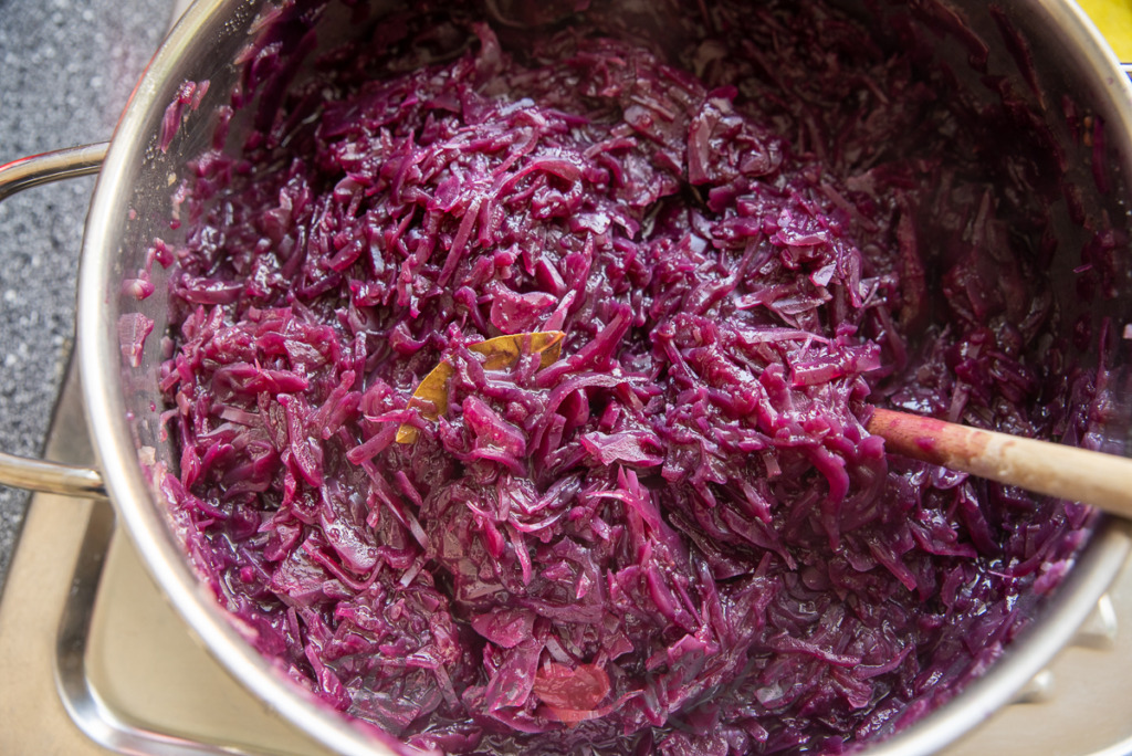 Rodekool met appel en kruidkoek