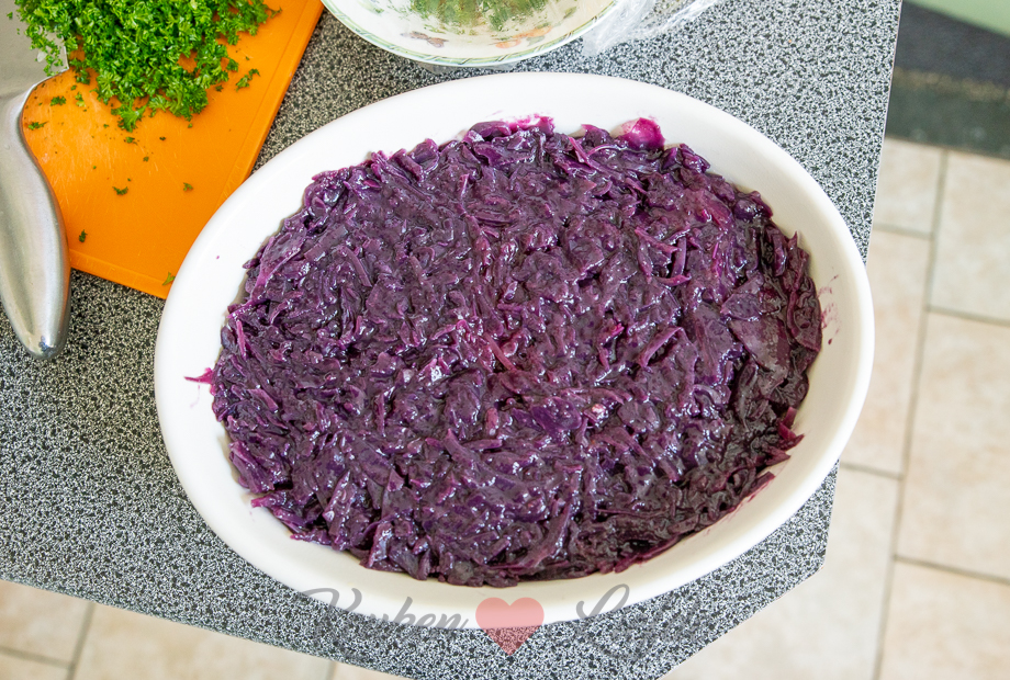 Rodekoolschotel met gehakt en puree