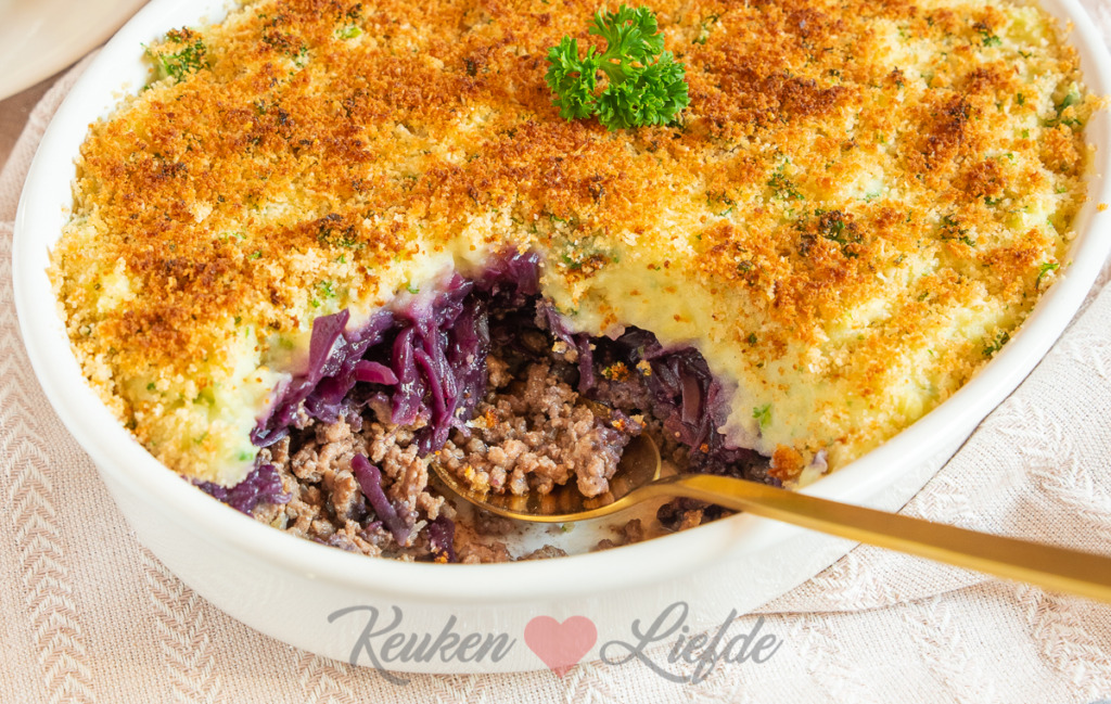 Rodekoolschotel met gehakt en puree Rodekoolschotel met gehakt en puree