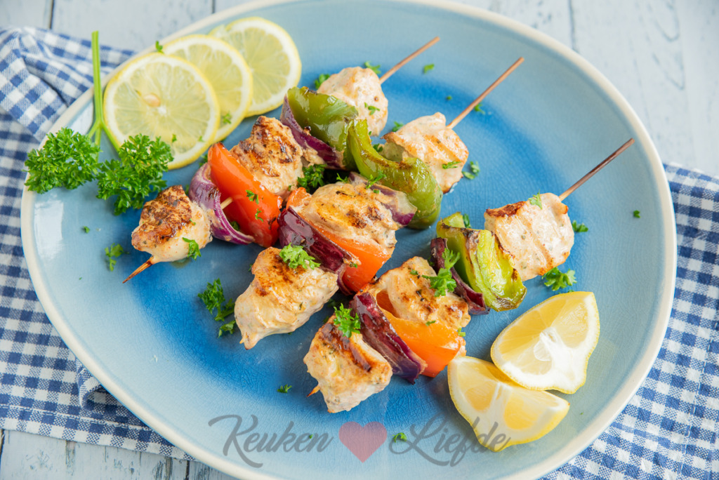 Gemarineerde kipspiesjes van de barbecue