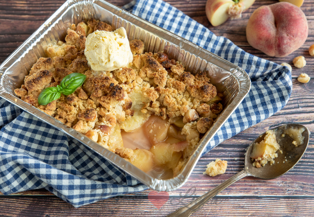 Perzik crumble van de barbecue