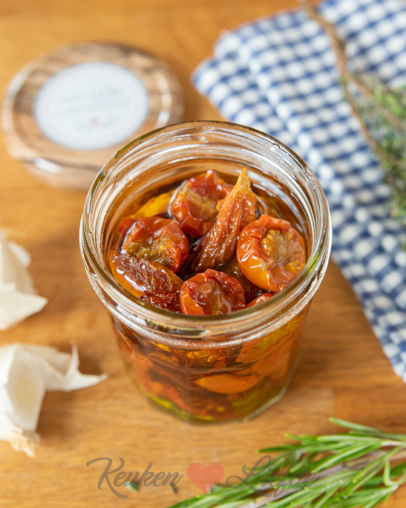 Gedroogde tomaten uit de oven Gedroogde tomaten uit de oven