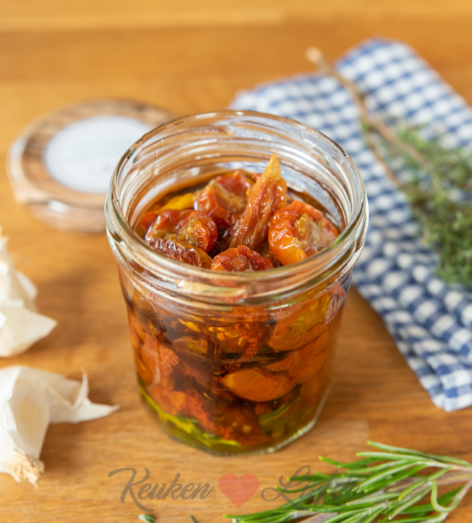 Gedroogde tomaten uit de oven Gedroogde tomaten uit de oven