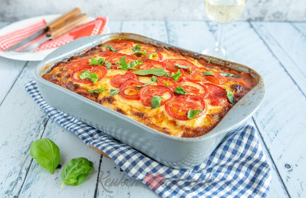 Aardappelschotel met bolognesesaus