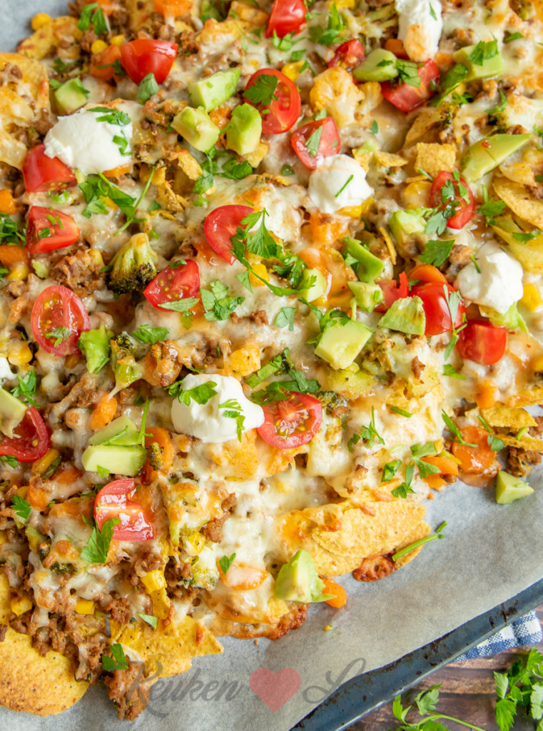 Nacho's van de bakplaat met gehakt en groenten