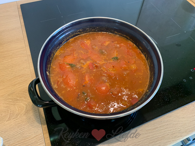 Verse tomatensoep met gehaktballetjes