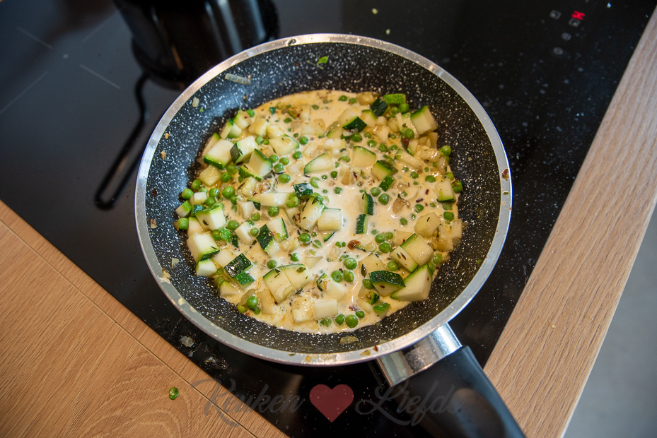 Macaroni met roomsaus, courgette en spekjes Macaroni met roomsaus, courgette en spekjes