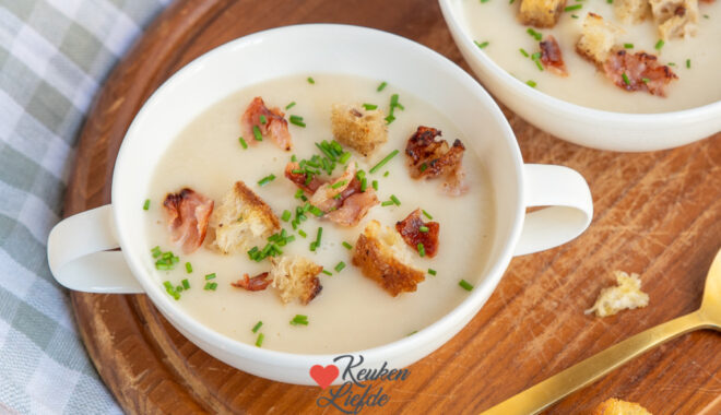 Pastinaaksoep met bacon en croutons