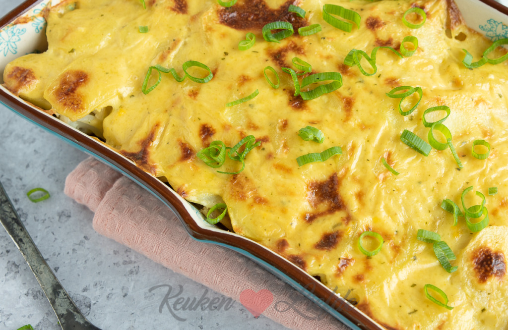 Bloemkoolschotel met vis en kerrieroomsaus Bloemkoolschotel met vis en kerrieroomsaus