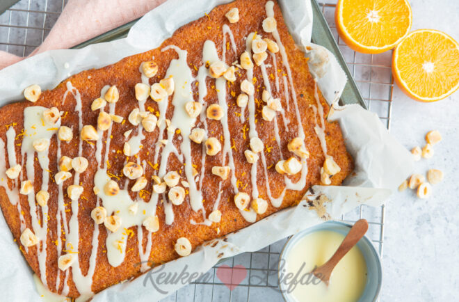 Sinaasappelcake met hazelnoten (De zoete bakplaat)