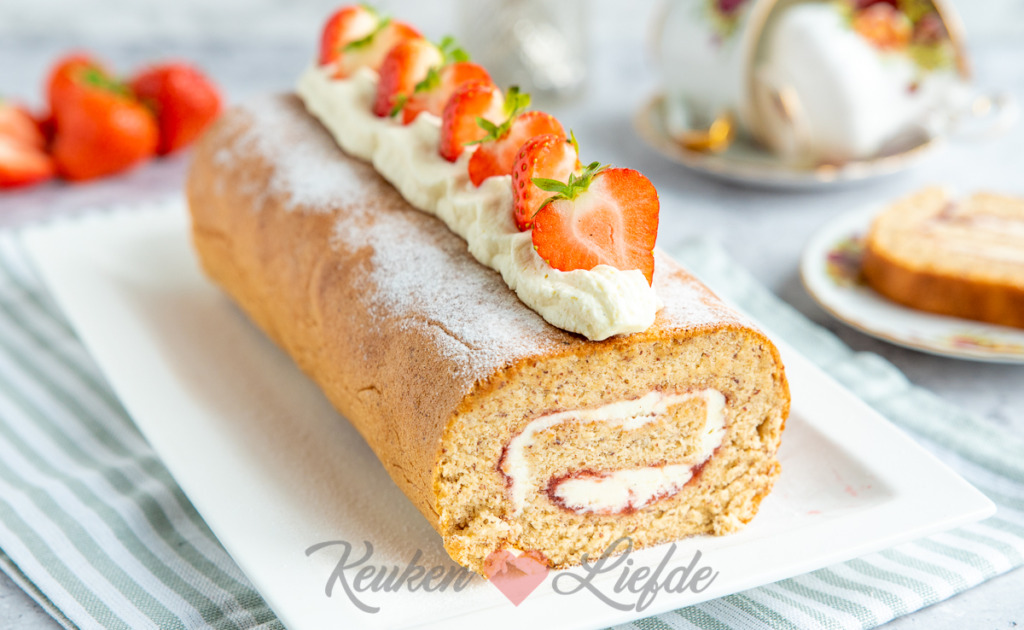 Vanille-aardbeienrol (uit Franse taartjes klein en groot)