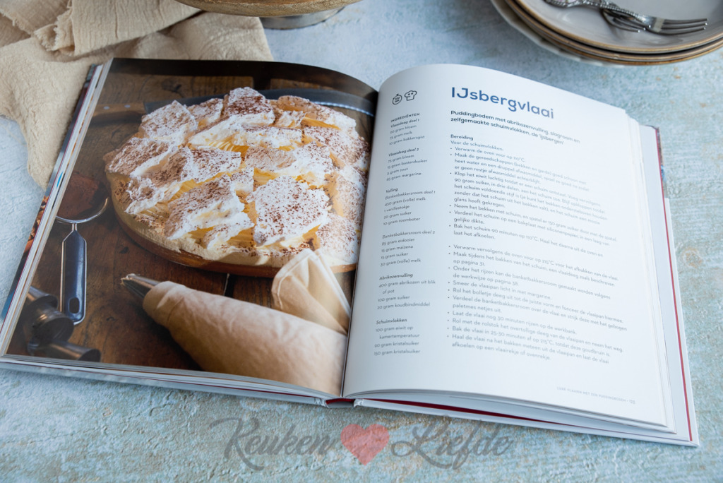 gemaakt van zelfgemaakte meringuebrokken IJsbergvlaai (uit Vlaai)