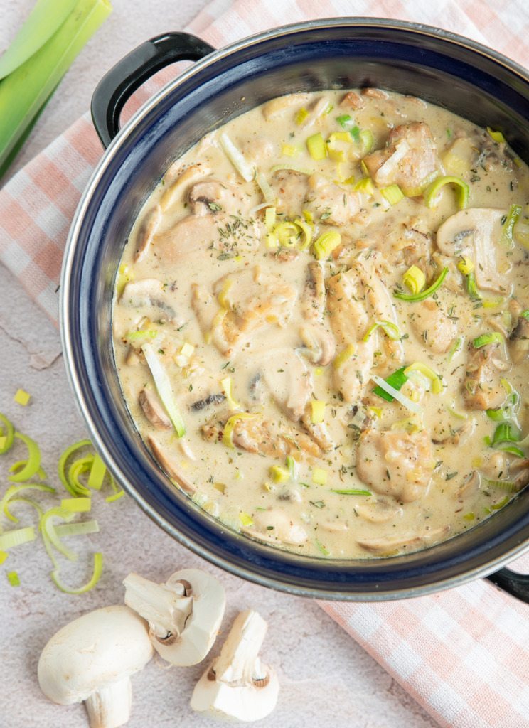 Kippannetje met champignonroomsaus en prei Kippannetje met champignonroomsaus en prei
