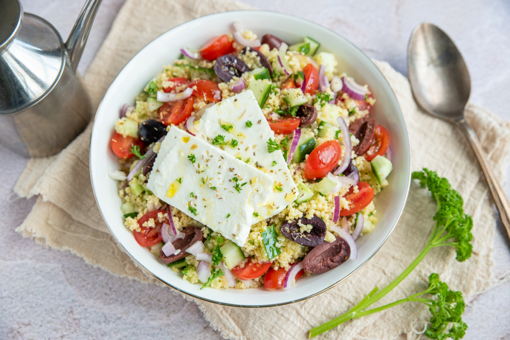Couscoussalade met komkommer, tomaat en feta