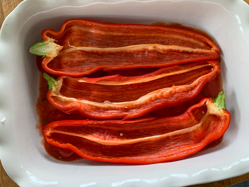 Gevulde puntpaprika met aubergine en ei Gevulde puntpaprika met aubergine en ei