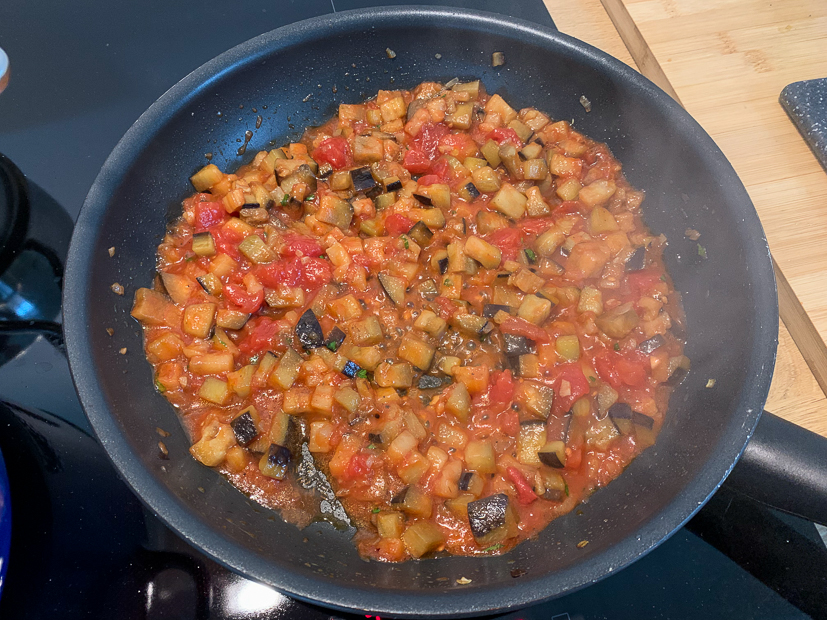 Gevulde puntpaprika met aubergine en ei Gevulde puntpaprika met aubergine en ei