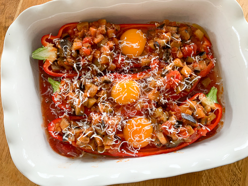 Gevulde puntpaprika met aubergine en ei Gevulde puntpaprika met aubergine en ei