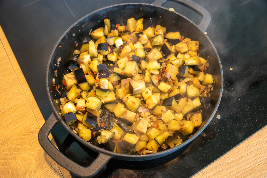 Shakshuka met aubergine en feta Shakshuka met aubergine en feta