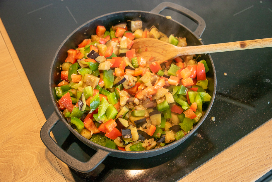 Shakshuka met aubergine en feta Shakshuka met aubergine en feta