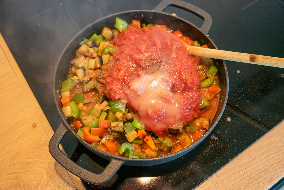 Shakshuka met aubergine en feta Shakshuka met aubergine en feta