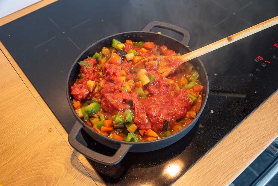 Shakshuka met aubergine en feta Shakshuka met aubergine en feta