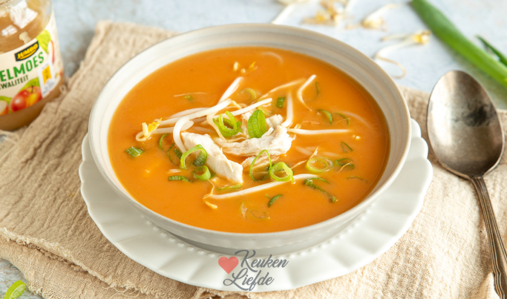 Chinese tomatensoep met kip en appelmoes