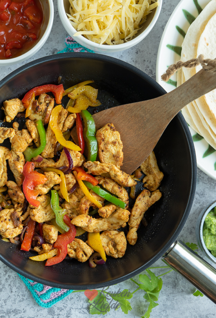 Fajitas met kip en paprika Fajitas met kip en paprika