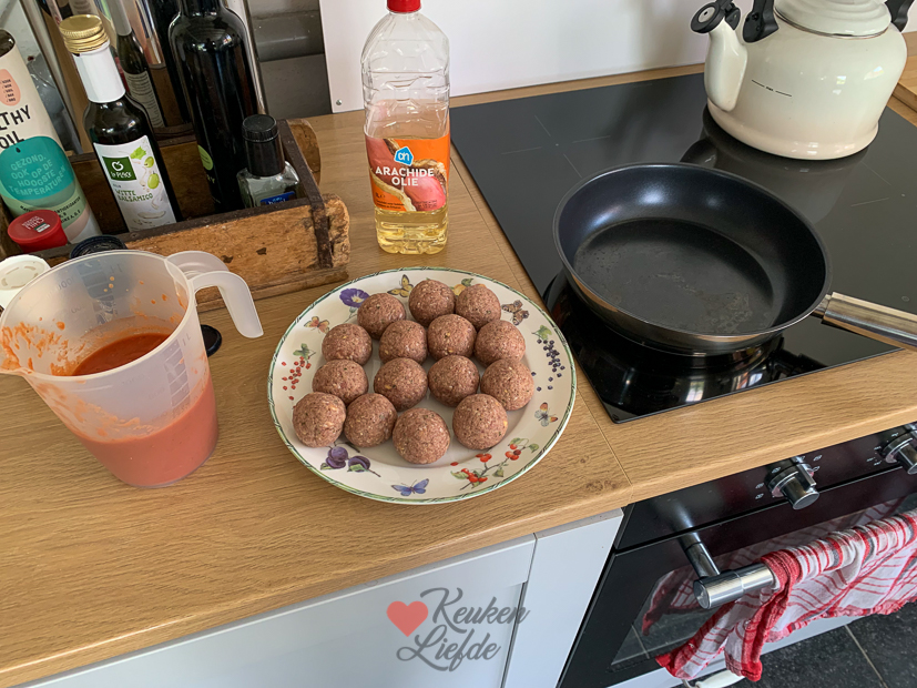 Gehaktballetjes in tomatensaus Gehaktballetjes in tomatensaus