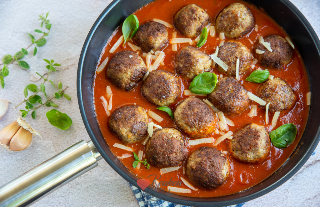 Gehaktballetjes in tomatensaus