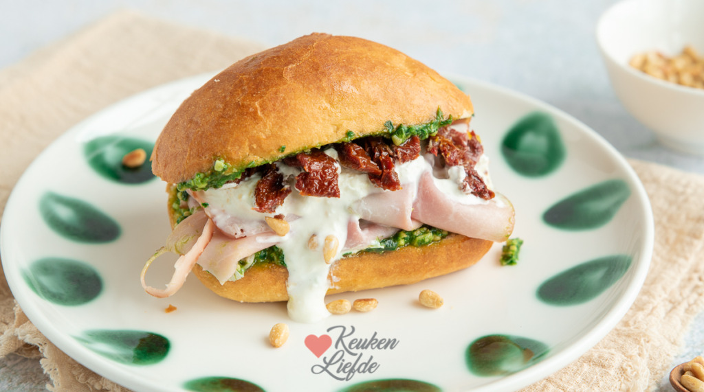 Pistolet met pesto, parmaham en burrata