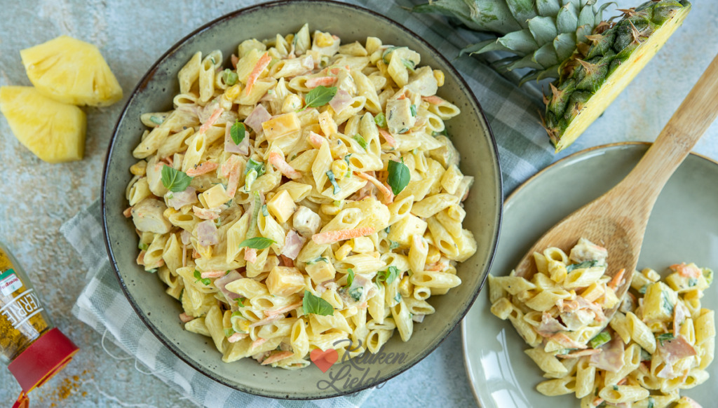 Pastasalade Hawaï met kip en ananas Pastasalade Hawaï met kip en ananas