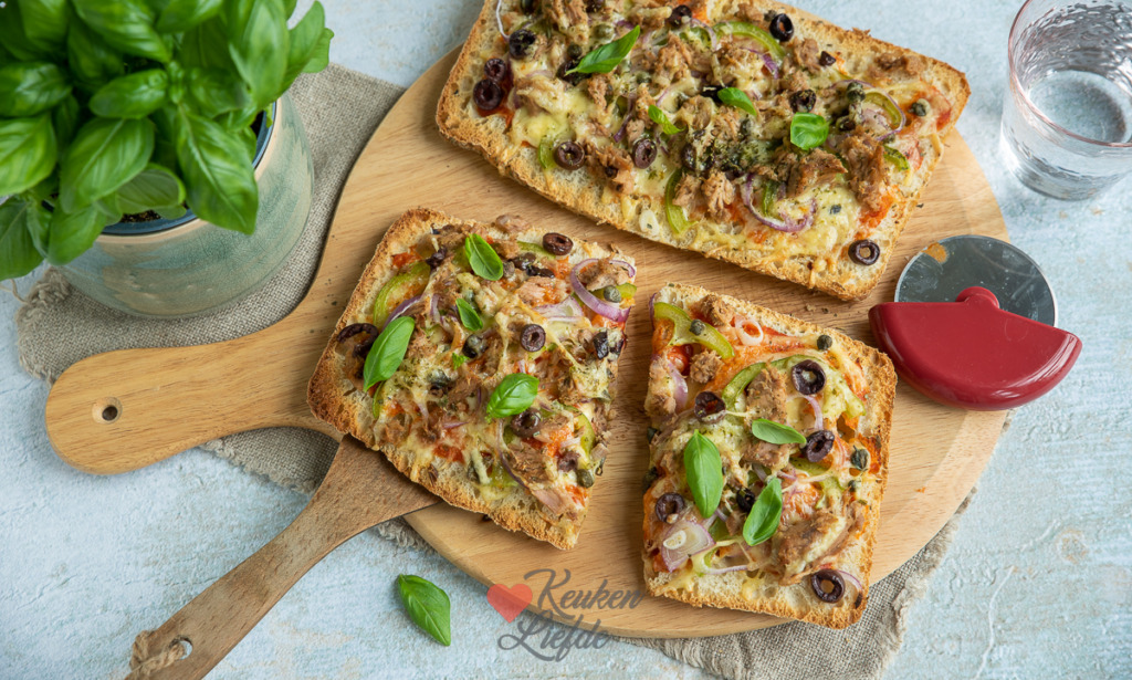 Ciabatta pizza met tonijn