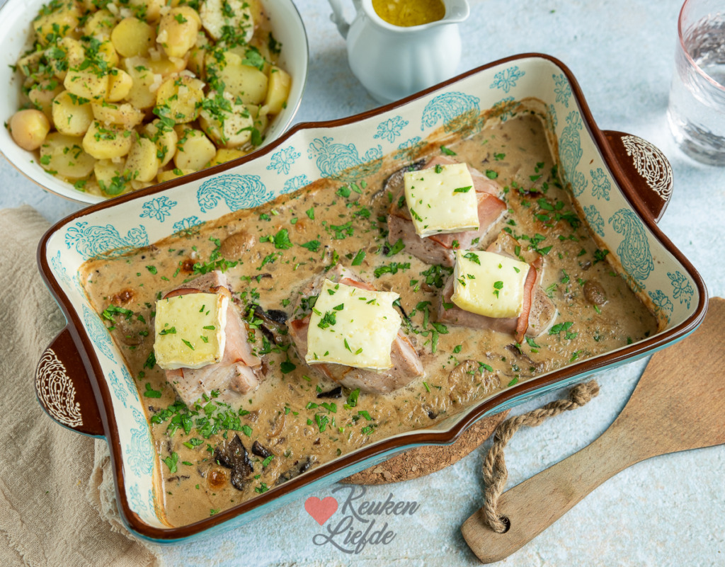 Varkenshaas met bacon en brie in champignonroomsaus
