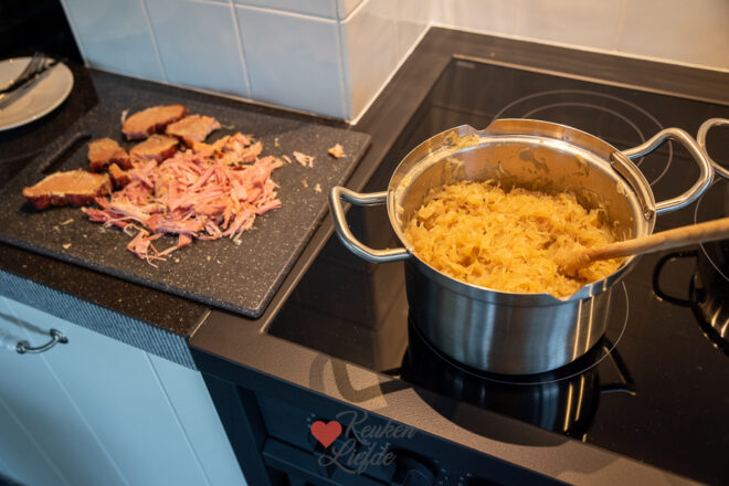 Zuurkool met spek en casselerib