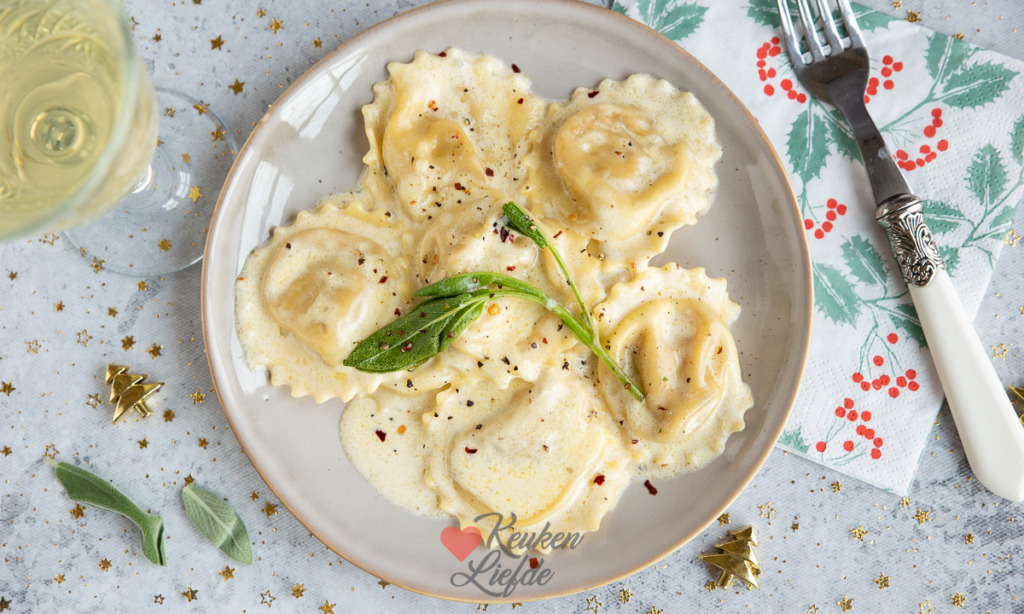 Pompoenravioli met salie-botersaus