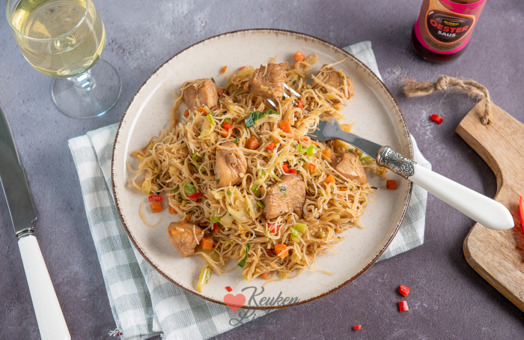 Mihoen met kip en groenten Mihoen met kip en groenten