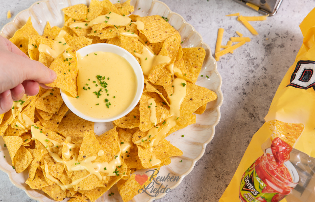 Nacho's met kaassaus Nacho's met kaassaus