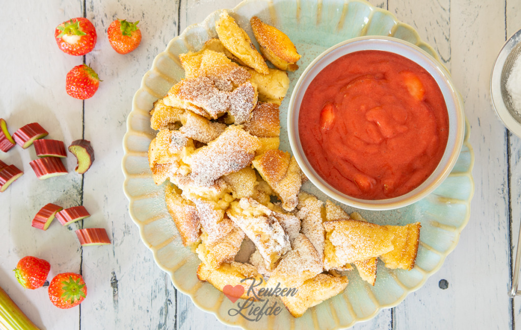 Kaiserschmarrn met aardbei en rabarbercompote