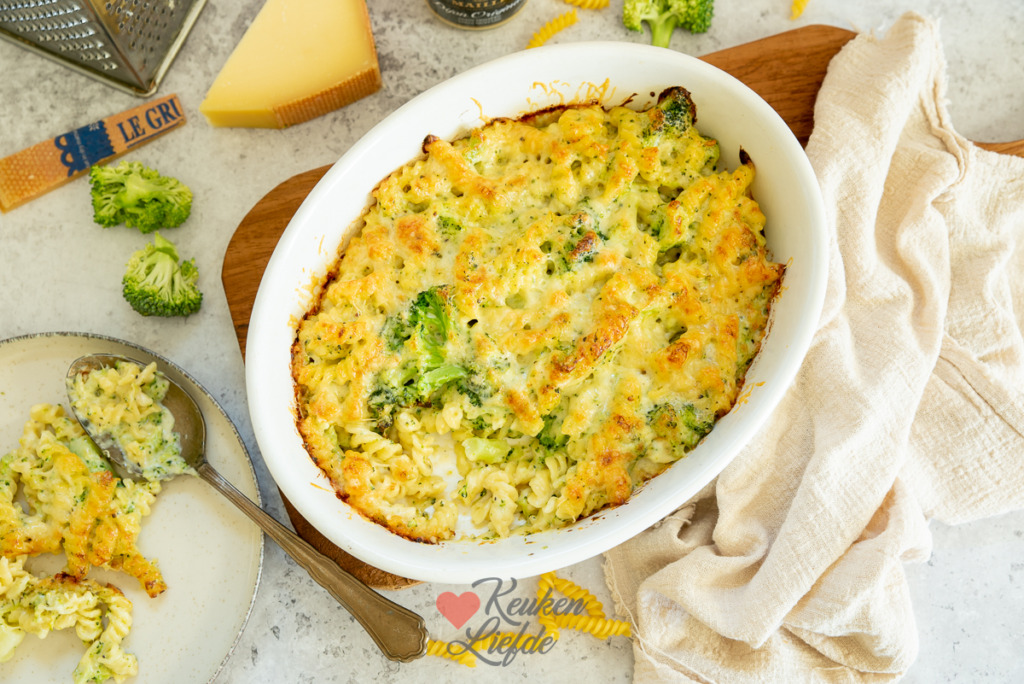 Pasta gratin met kaassaus en broccoli