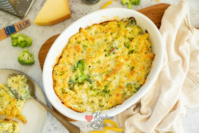 Pasta gratin met kaassaus en broccoli