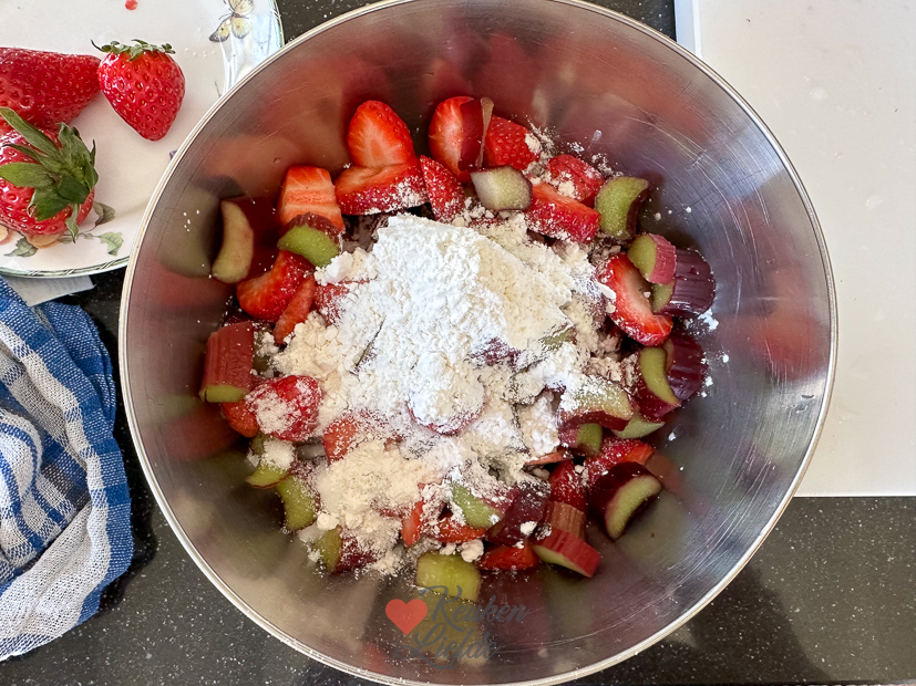 Rabarber crumble met aardbei