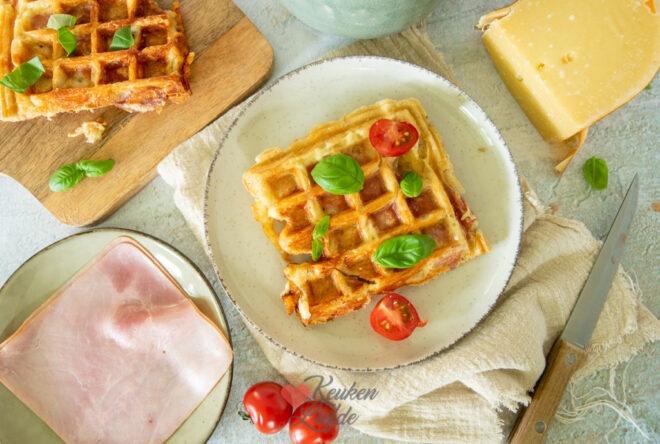 Croissantwafel met ham en kaas
