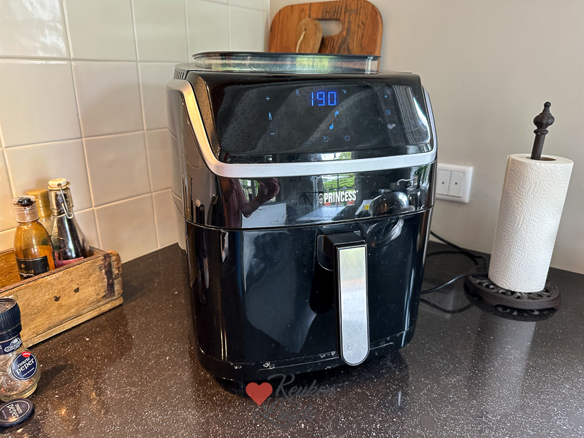 Gehaktballetjes met parmezaan (uit de Aerofryer) Gehaktballetjes met parmezaan (uit de Aerofryer)