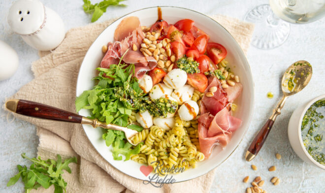 Pasta pesto bowl