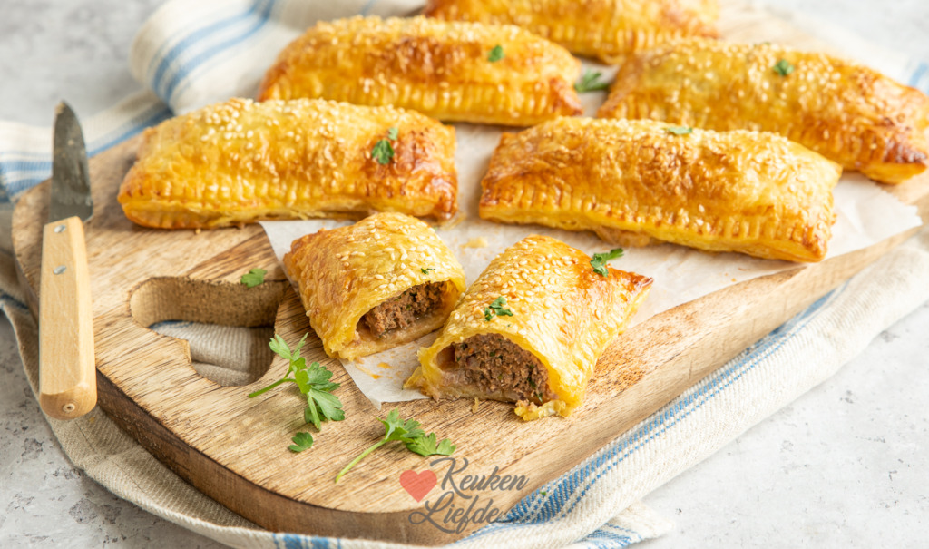 Zelfgemaakte saucijzenbroodjes