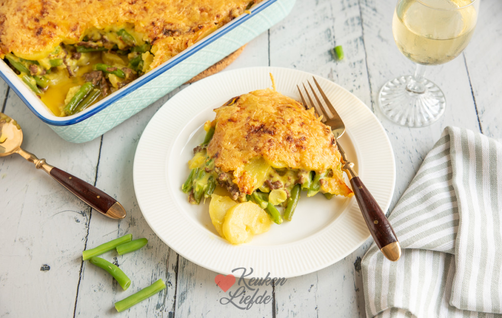 Ovenschotel met sperziebonen, gehakt en kerriesaus